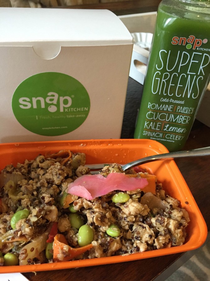 There are a variety of juices and healthy entrees offered by Snap.