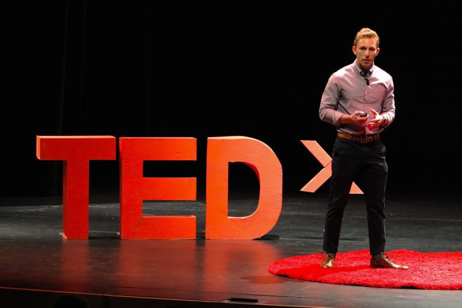 Parker alum Avery Bedows, who is the founder and CEO of Altar Virtual Reality, presents on how three dimensional note taking can help the world become more creative and effective. 
