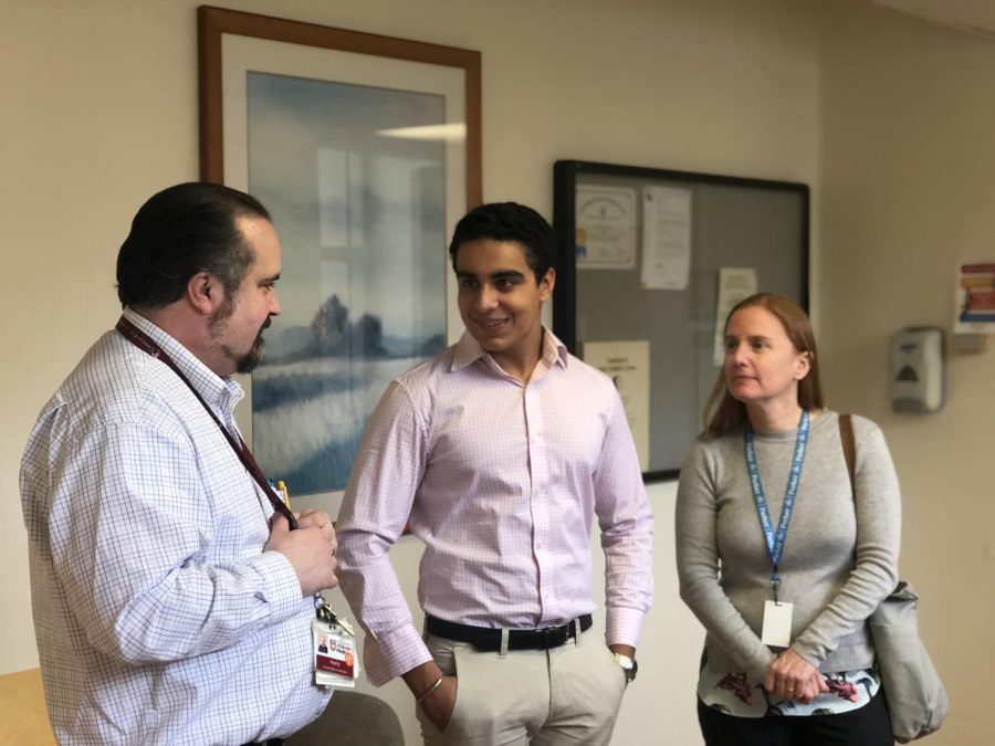 Dr. Harry Whitmore, the clinical sleep coordinator at the University of Chicago’s sleep lab, explains his work to junior Rohan Dhingra and upper school science teacher Leslie Webster. 
