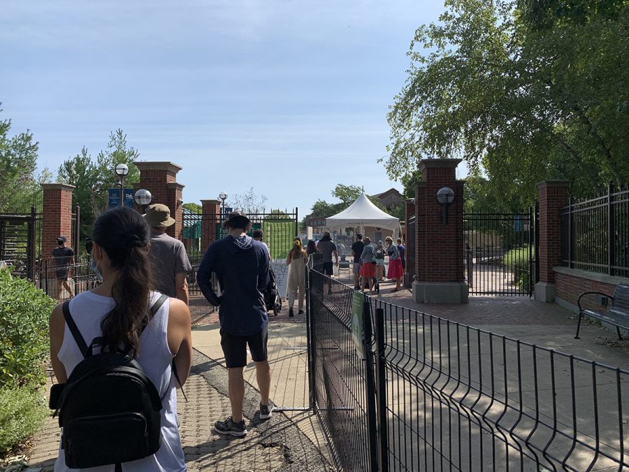 The Lincoln Park Zoos entrance. Metal fences direct visitors into the zoo in an orderly fashion.