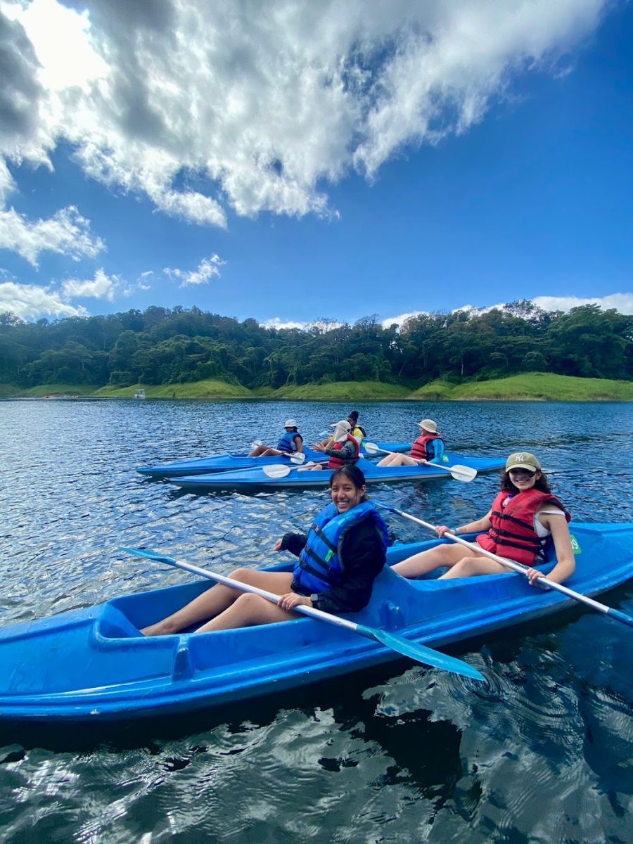 Students+participate+in+a+kayaking+tour+of+Lake+Arenal+in+Costa+Rica.